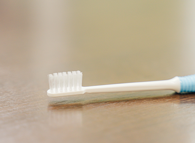 谷型歯ブラシ